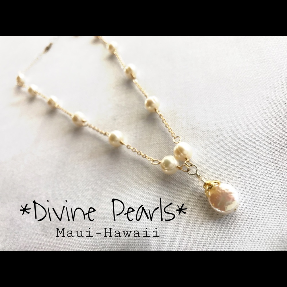 Beautiful white Fresh Water Pearls Necklace